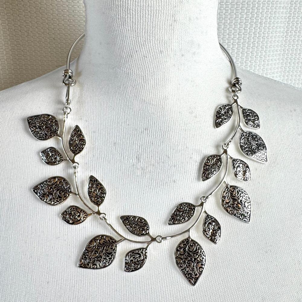 Textured Leaf Bib Statement Necklace Fashion Silver Tone Solid Back Unique EUC
